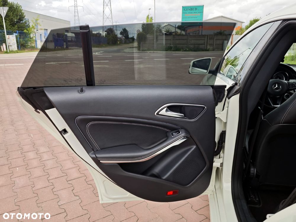 Mercedes-Benz CLA 180 7G-DCT - 26