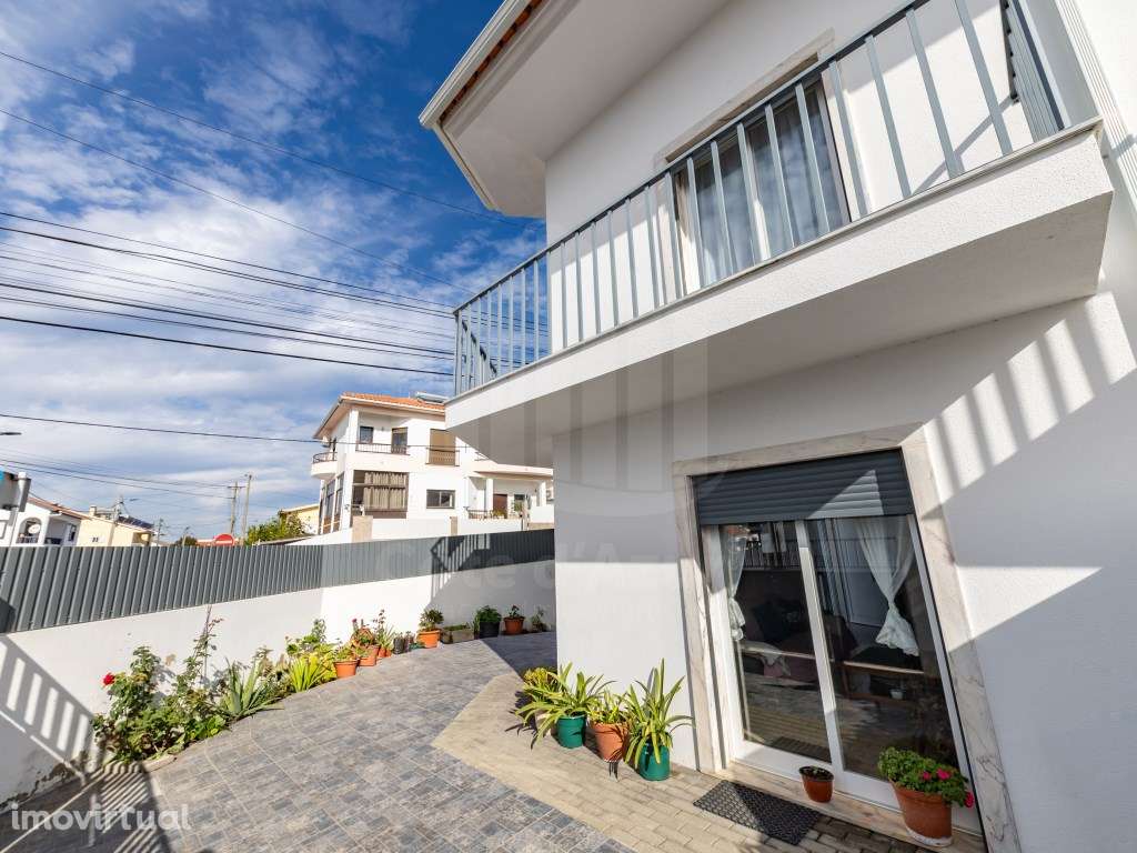 Moradia T2+1 com jardim e Sótão em Fernão Ferro - Grande imagem: 3/26