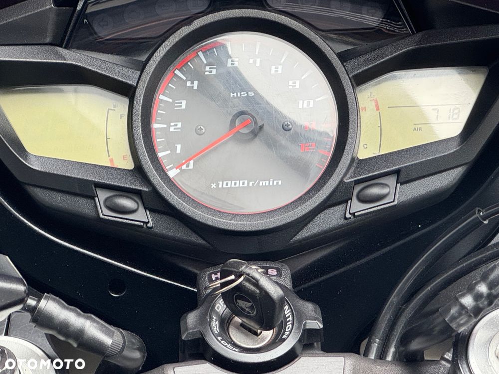 Honda VFR - 16