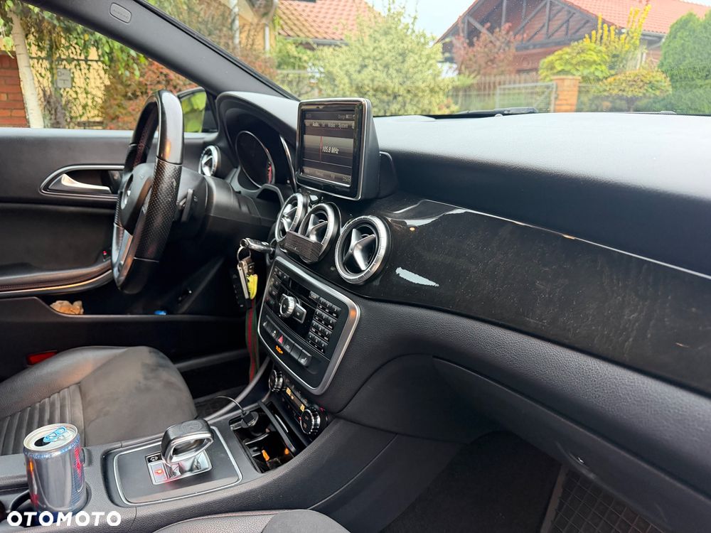 Mercedes-Benz CLA 45 AMG 4Matic 7G-DCT - 34