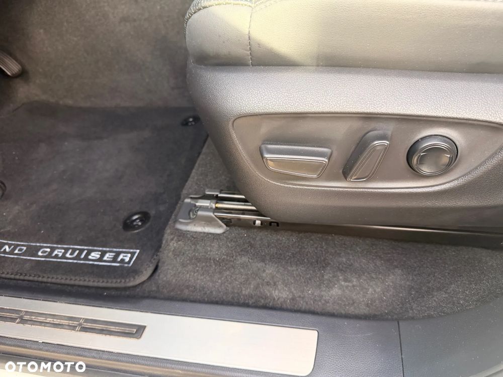 Toyota Land Cruiser - 20
