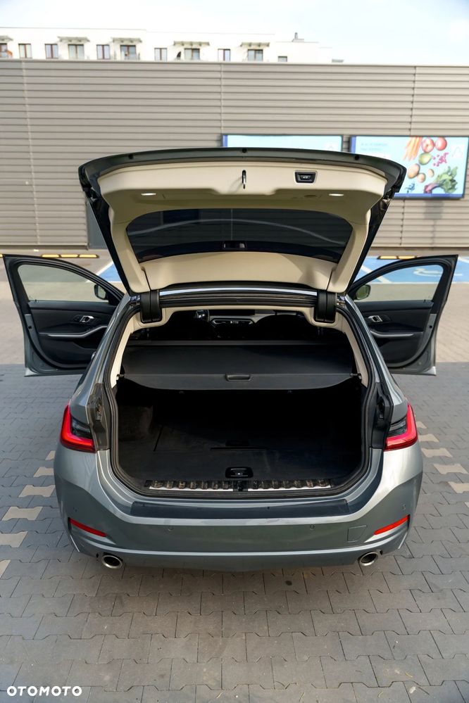 BMW Seria 3 318d MHEV - 18