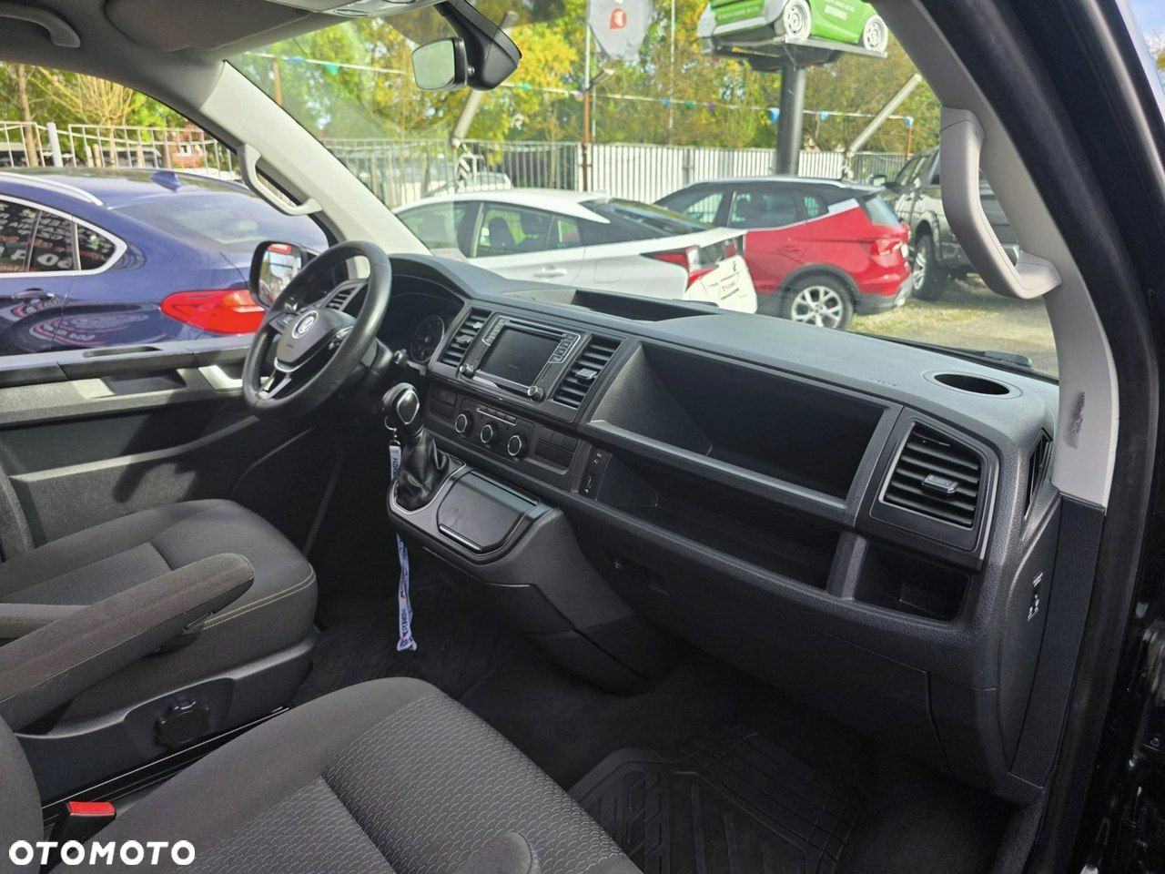 Volkswagen Multivan - 24