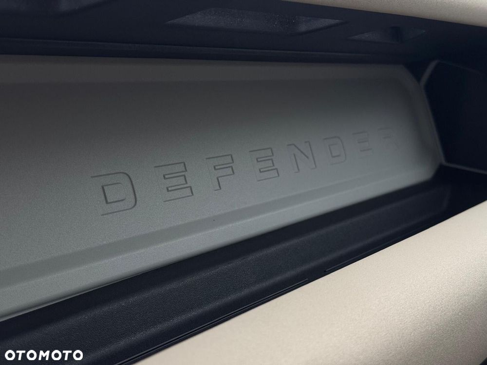 Land Rover Defender 2.0 P300 S - 34
