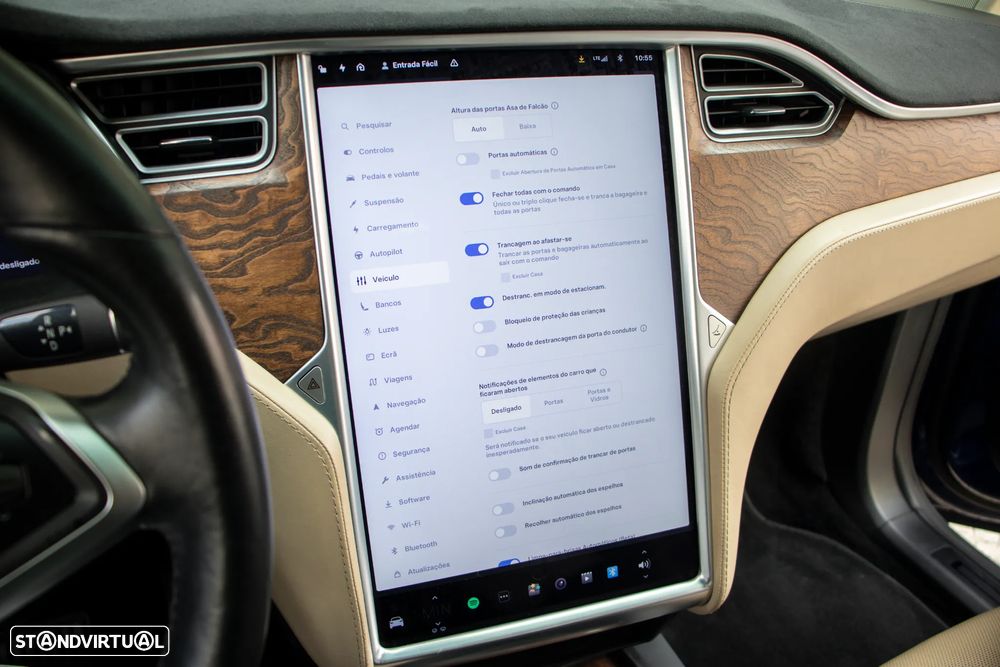 Tesla Model X 90D - 17