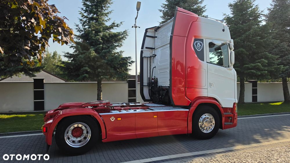 Scania ///V8///S590///2022///RETARDER/// KLIMATYZACJA POSTOJOWA///FULL LED///ALUFELGI///ZABUDOWY MIĘDZYOSIOWE///SKÓRY///WYŚWIETLACZ OBCIĄŻENIA///NAWIGACJA///TV/// STAN BARDZO DOBRY - 12