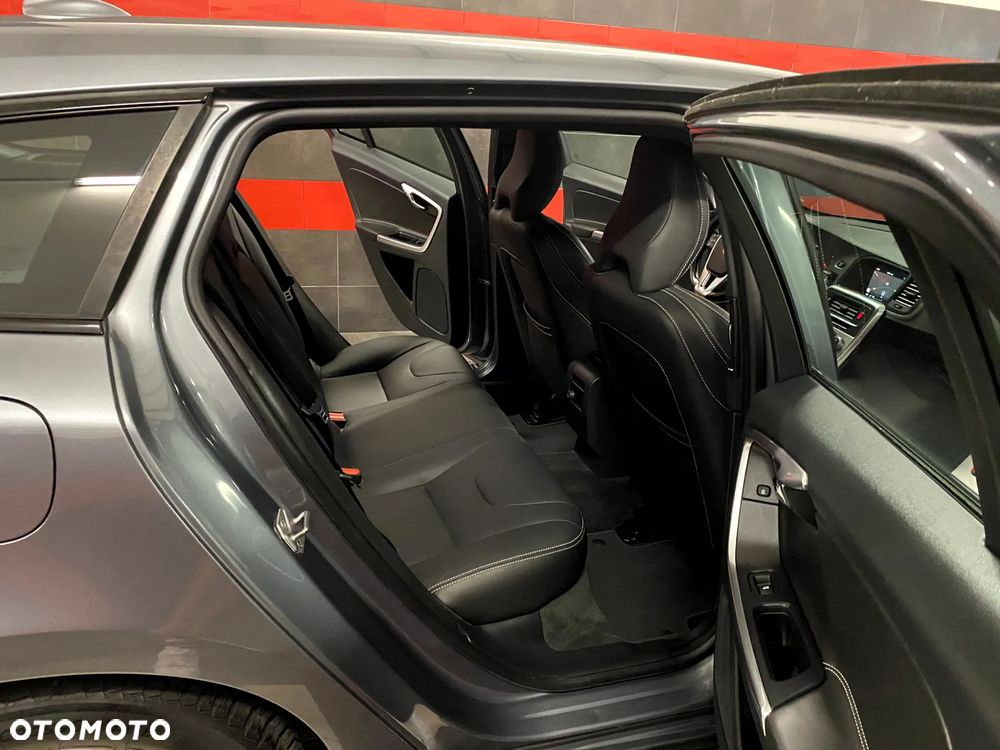 Volvo V60 D2 Summum - 22