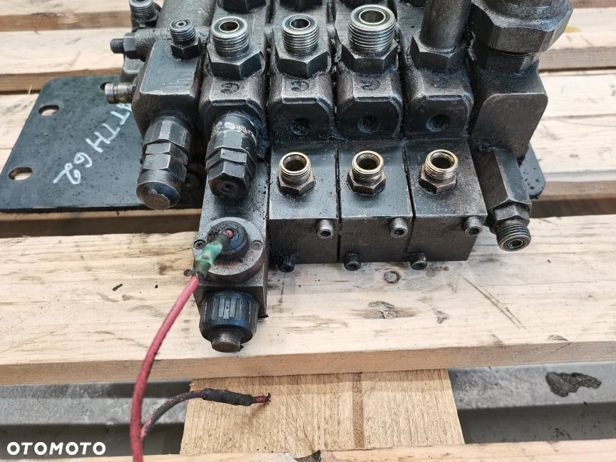 Rozdzielacz hydrauliczny CAT TH 63 - 3