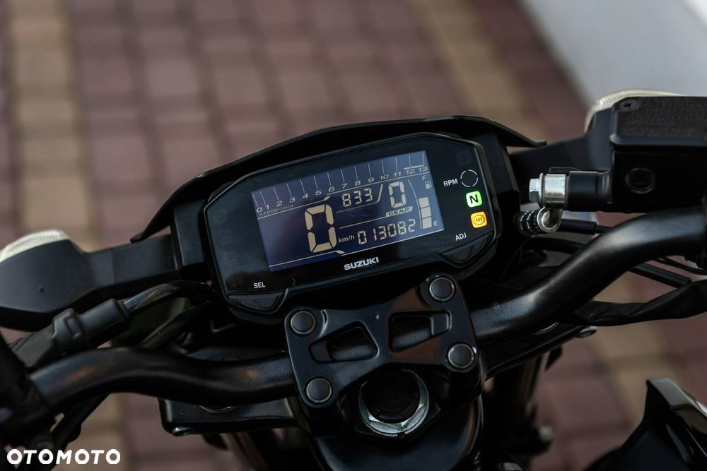 Suzuki GSX - 13
