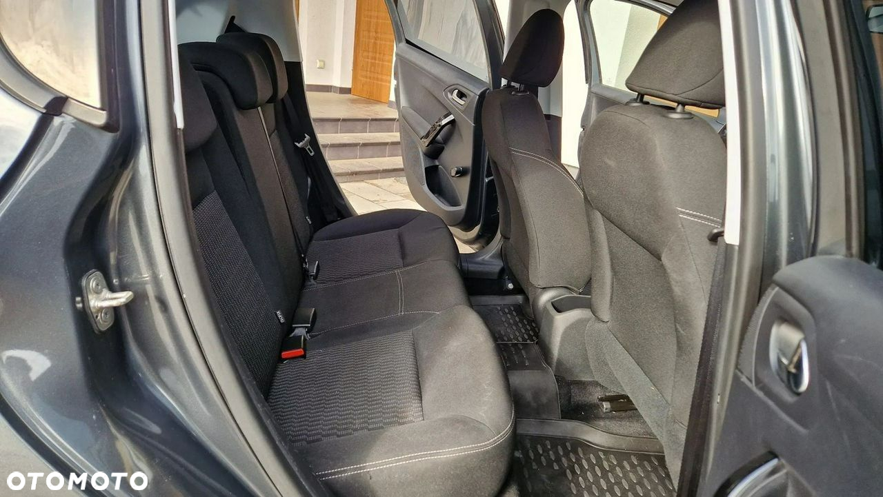 Peugeot 208 - 13