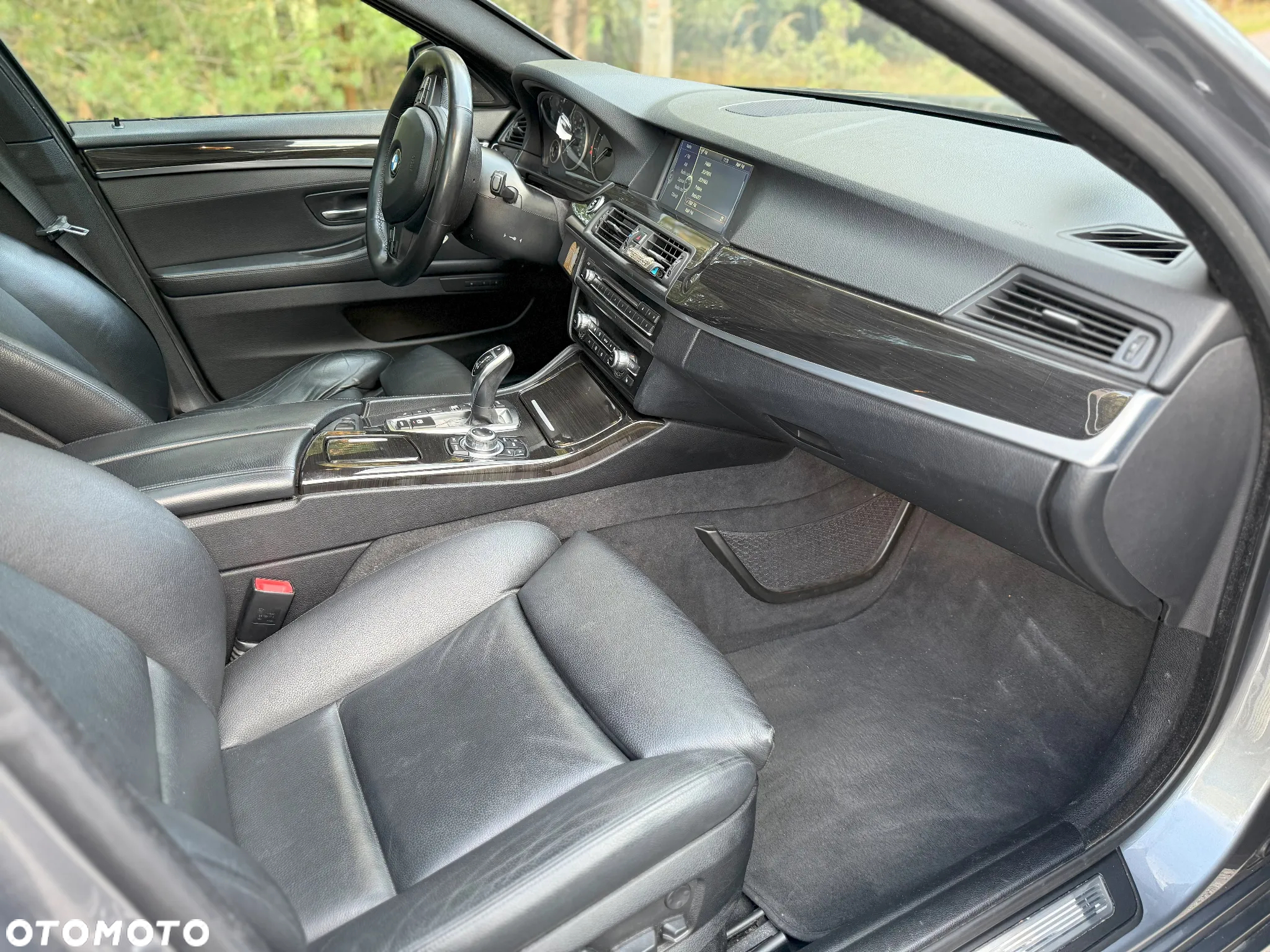 BMW Seria 5 550i - 17