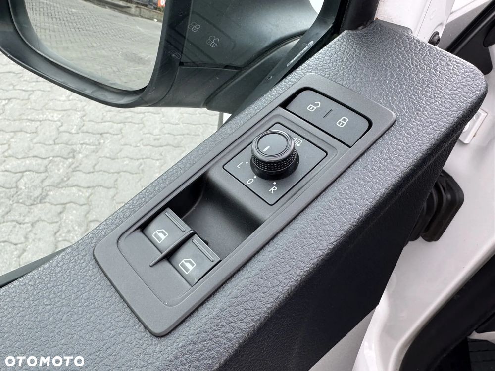 Volkswagen T6 TRANSPORTER 2,0 TDI - 12