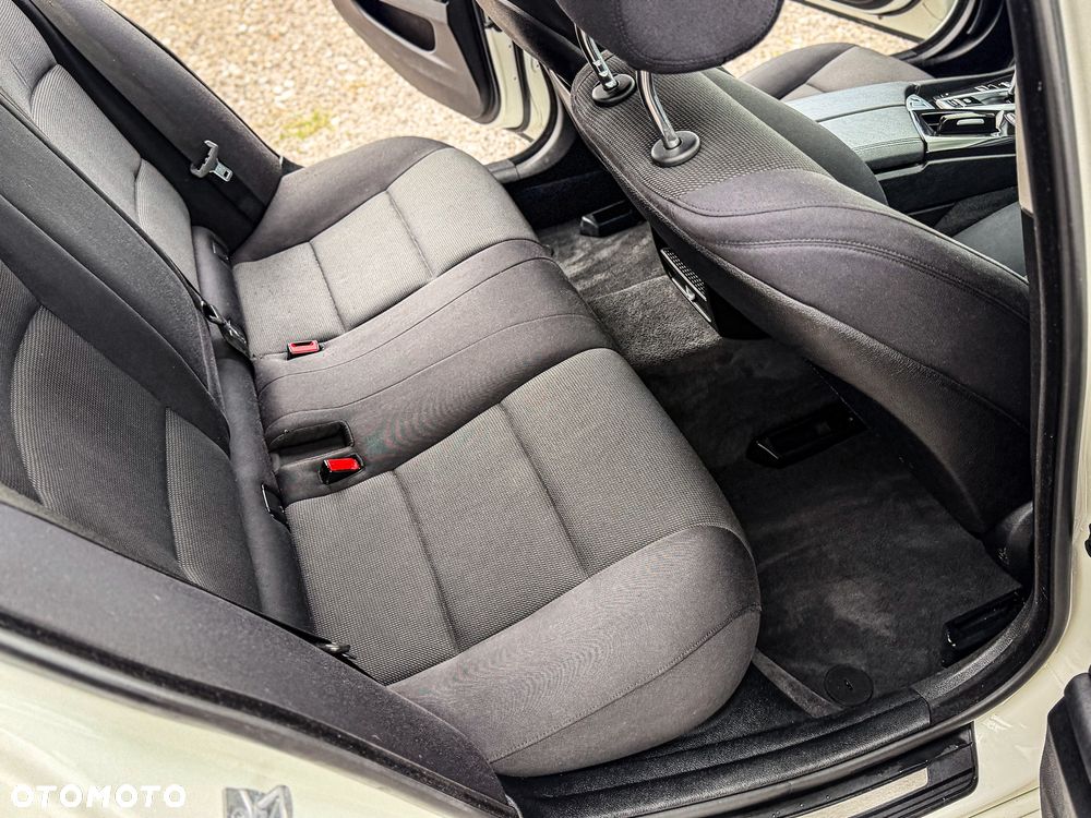 BMW Seria 5 518d Luxury Line - 21