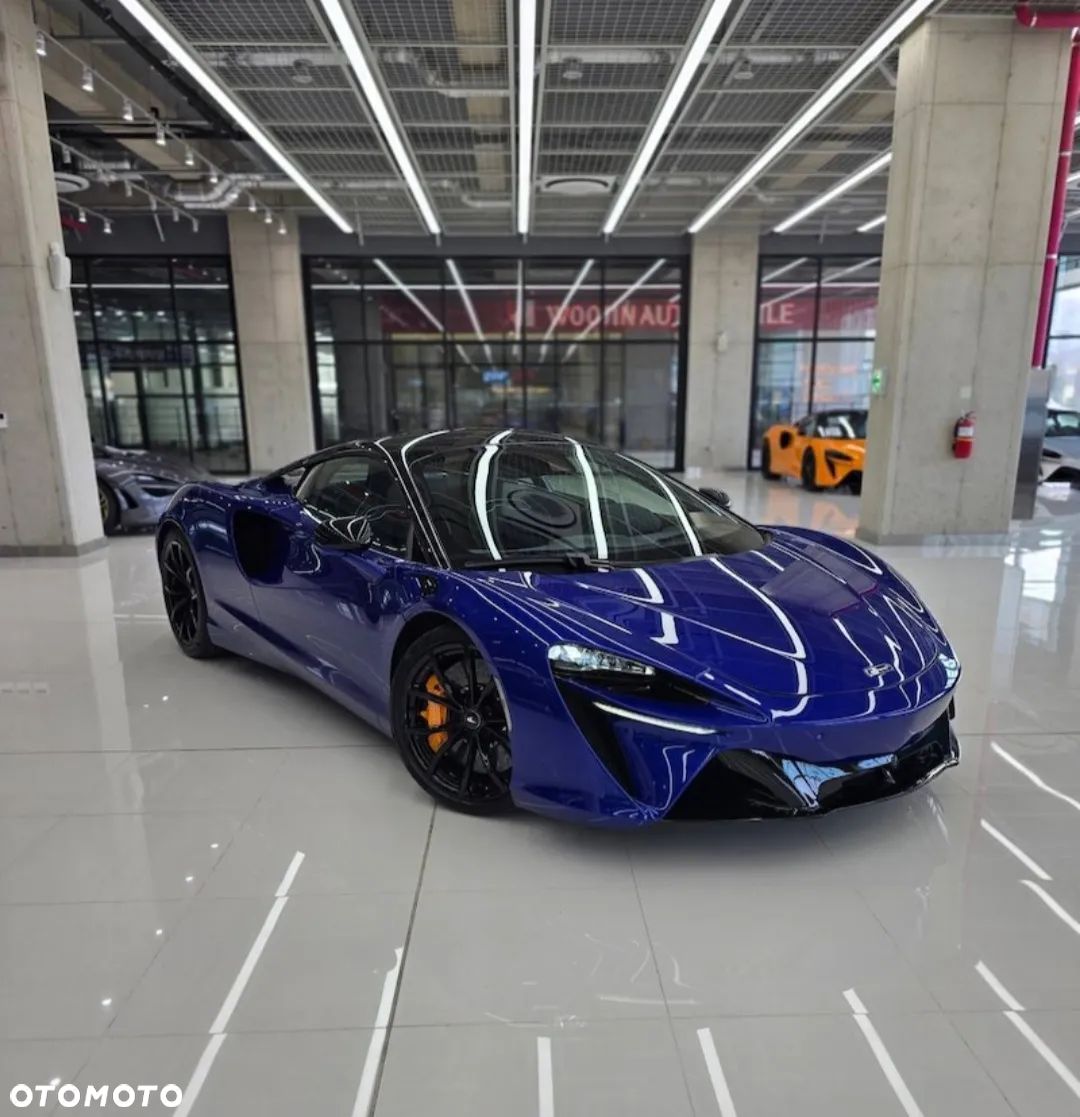 McLaren Artura - 1