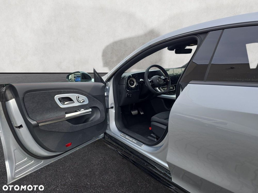 Mercedes-Benz CLA - 11