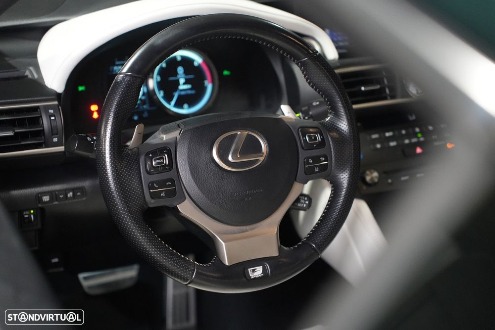 Lexus RC 200t F Sport Plus - 11