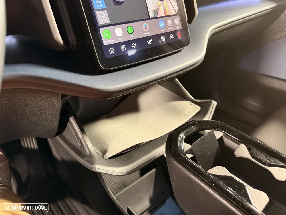 Volvo EX30 Single Motor Extended Range RWD Ultra - 35