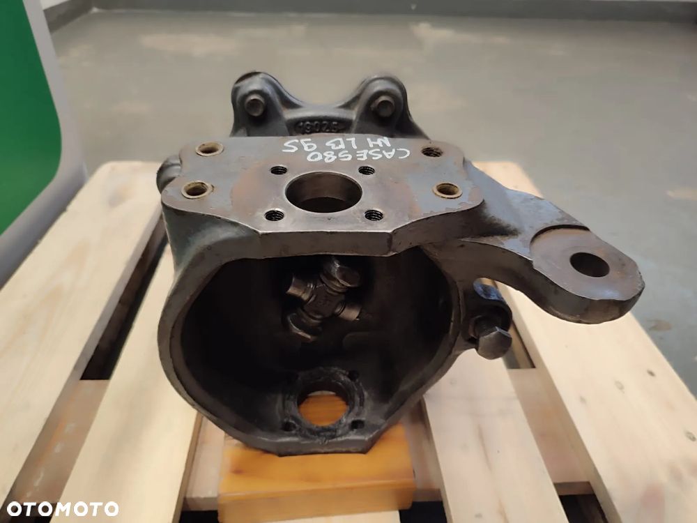 Zwolnica Zwrotnica 11002 Piasta Półoś NEW HOLLAND LB95 - 8