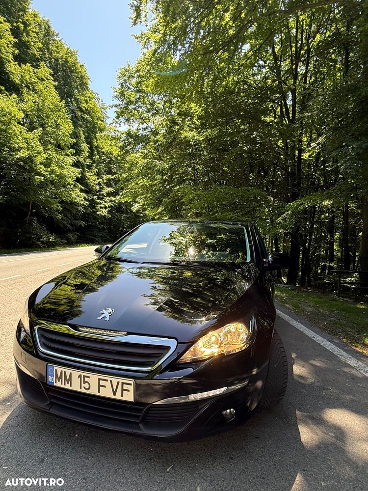 Peugeot 308 1.2 L PureTech Turbo Allure - 4