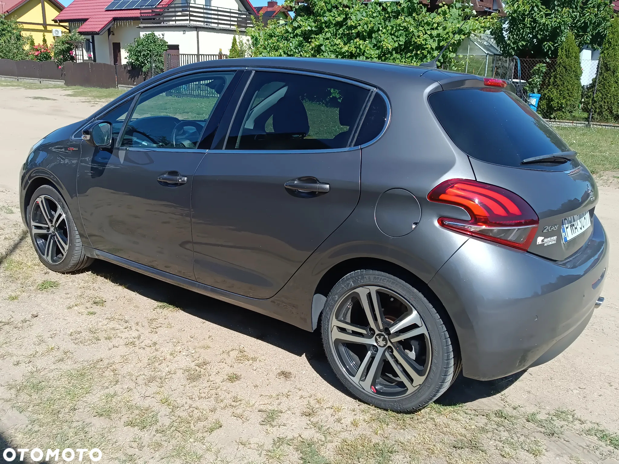 Peugeot 208 - 10
