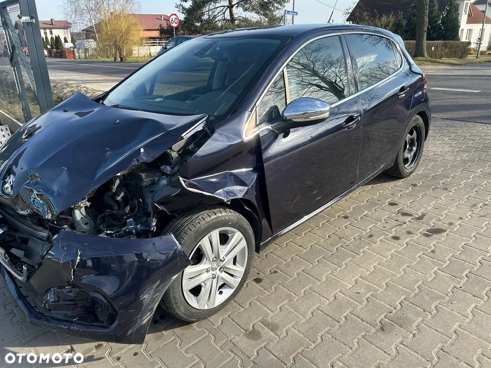 Peugeot 208 - 33