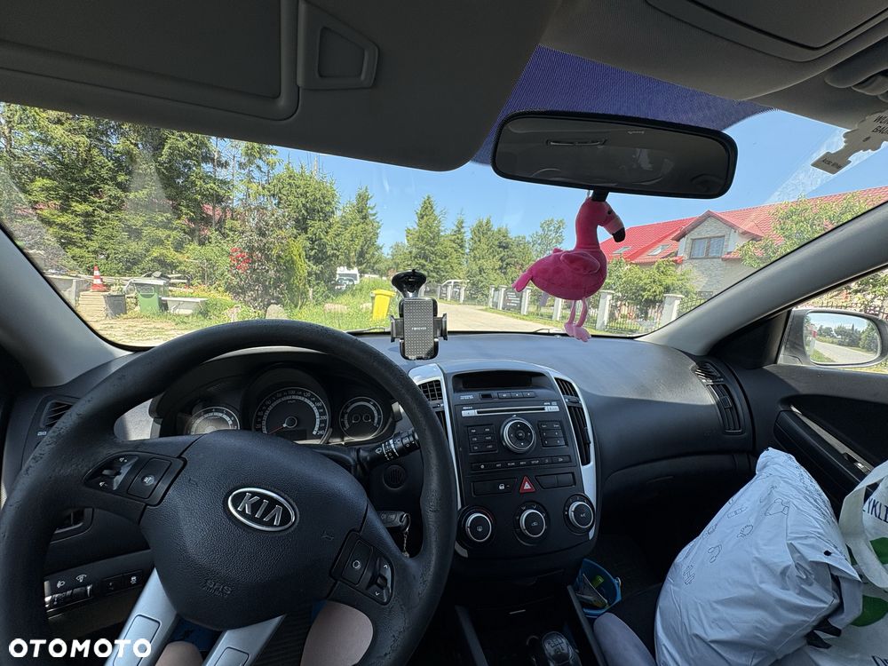 Kia Ceed - 8