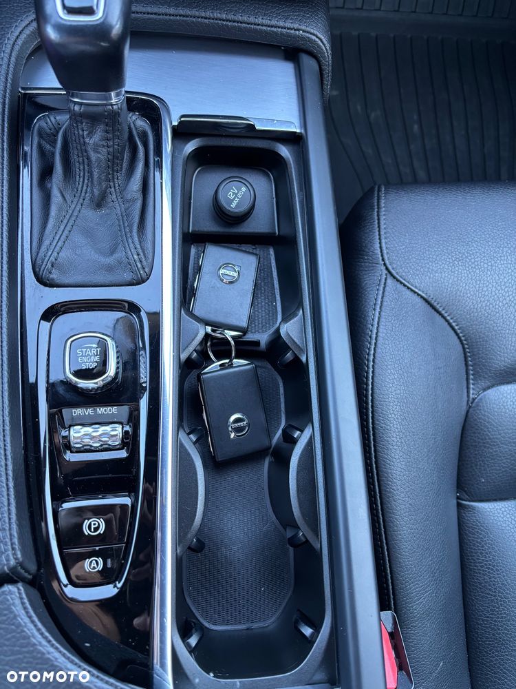 Volvo XC 90 D5 AWD Momentum - 24