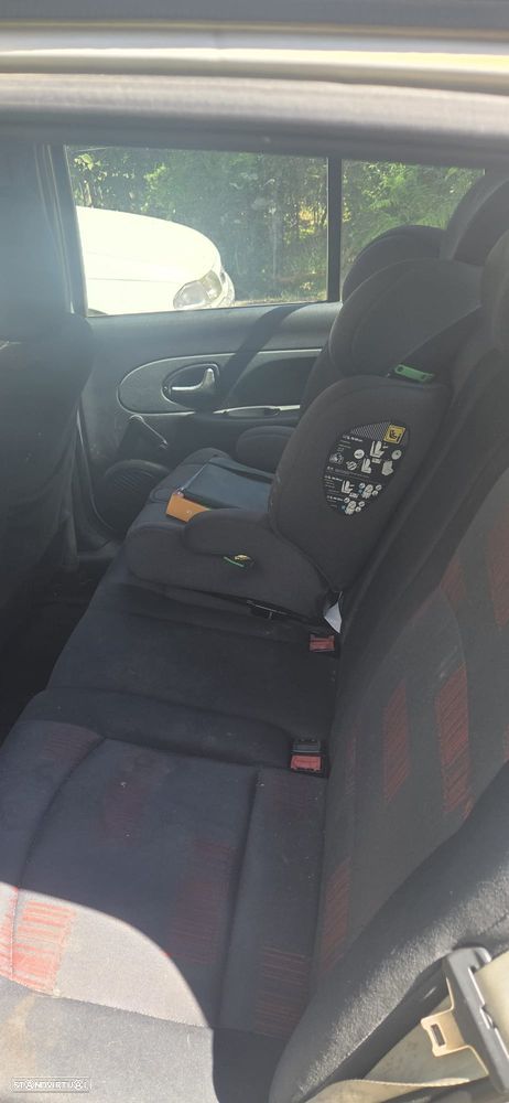 Renault Clio 1.2 16V Billabong QuickS - 6