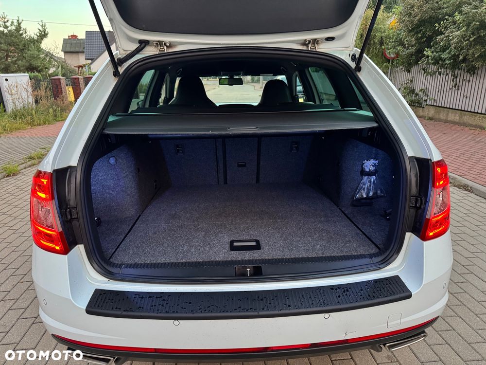 Skoda Octavia Combi 2.0 TDI (Green tec) RS - 17