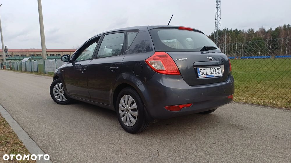 Kia Ceed - 4