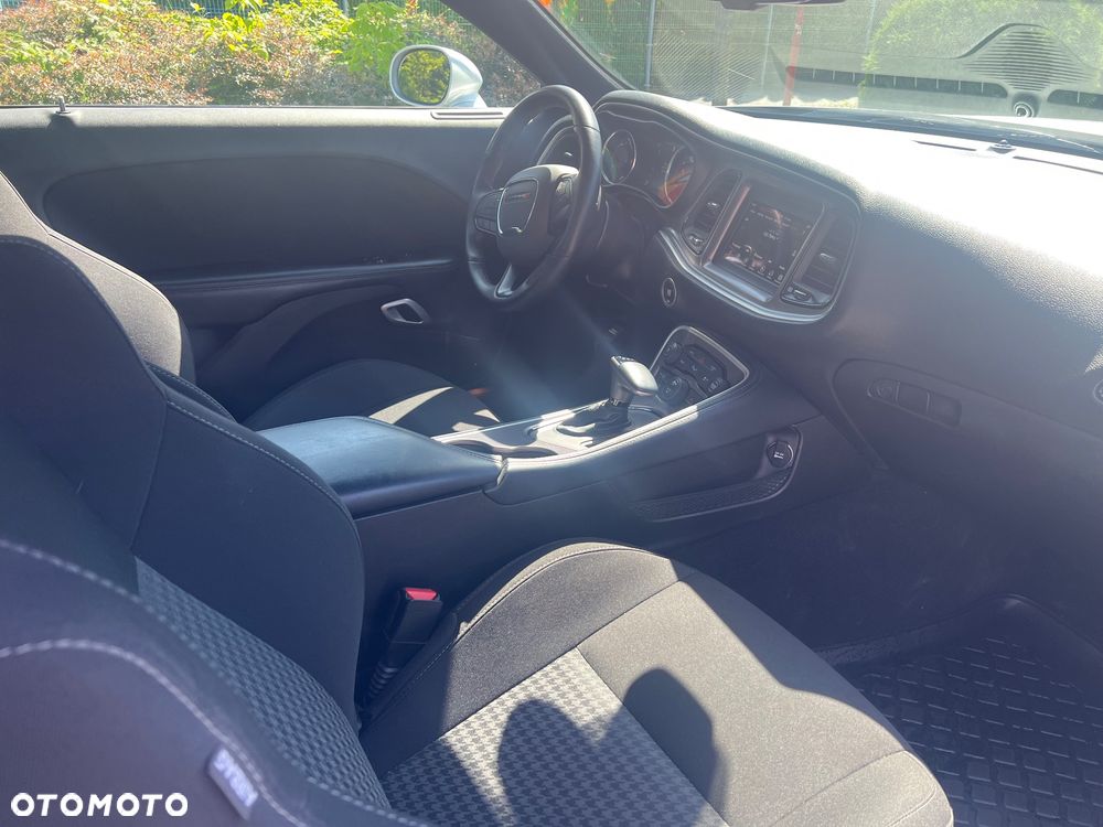 Dodge Challenger - 7