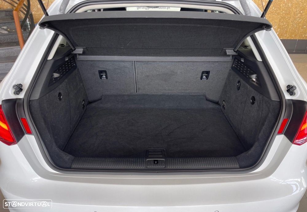 Audi A3 Sportback 1.6 TDI Advance - 9