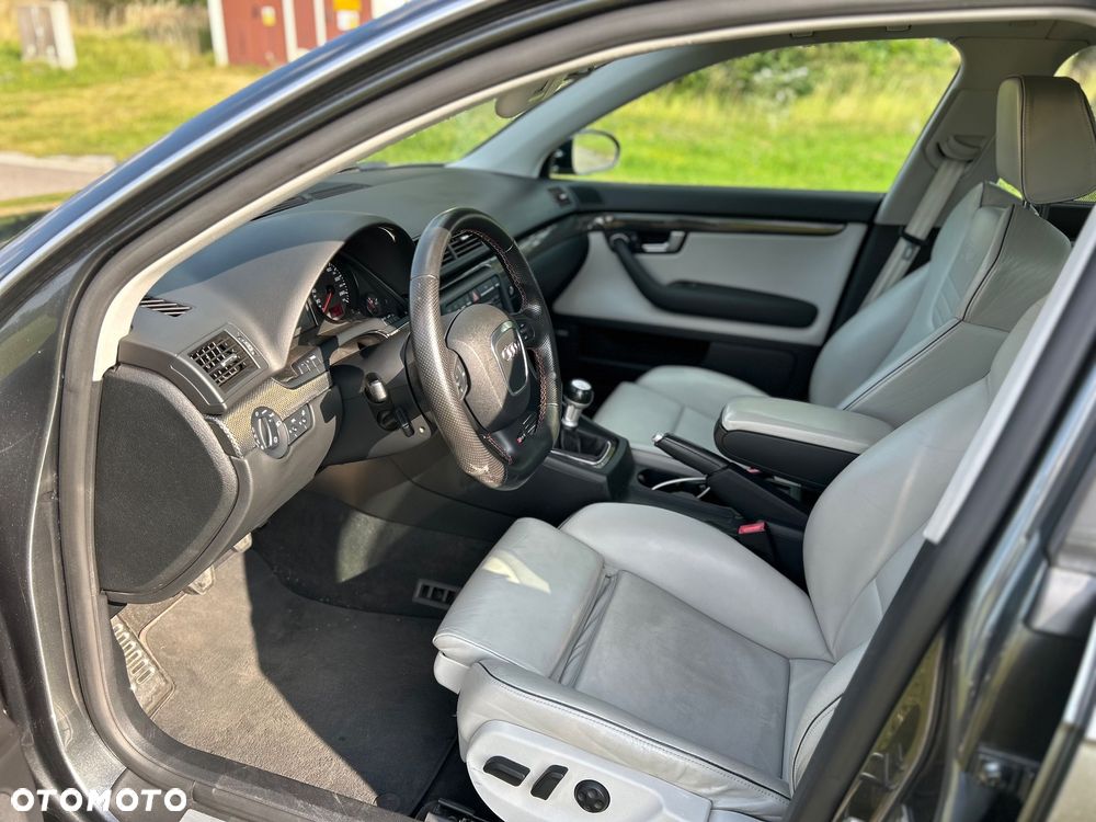 Audi RS4 Limousine - 13