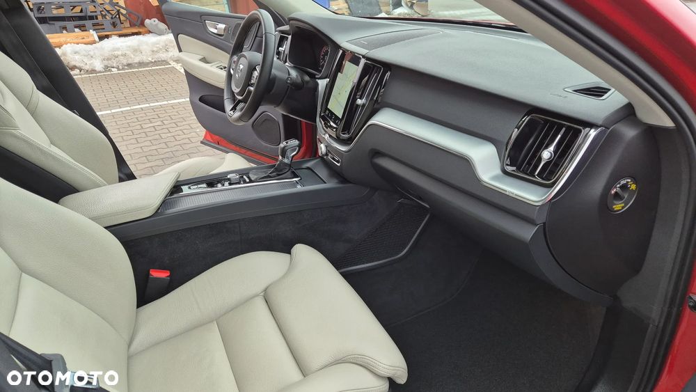 Volvo XC 60 T4 Momentum Pro - 19