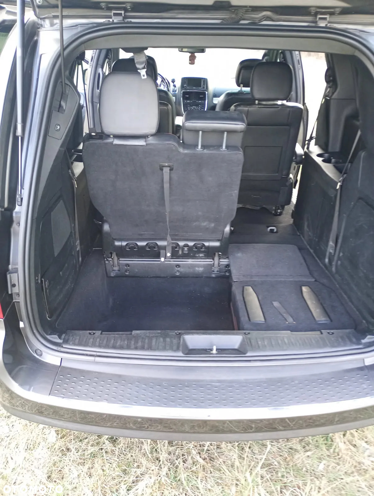 Dodge Grand Caravan - 16