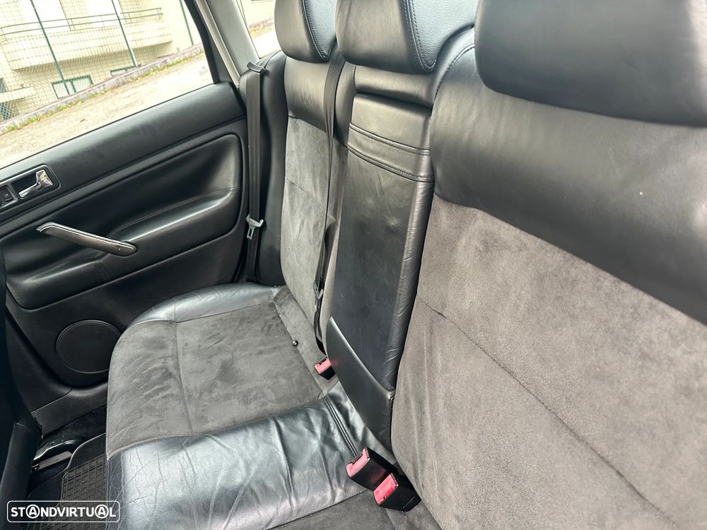 VW Passat 1.9 TDi Highline - 20