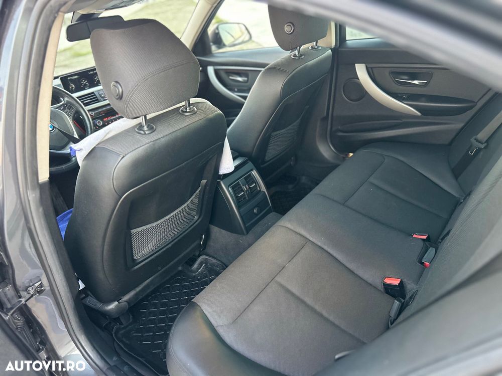 BMW Seria 3 320d Touring Aut. Sport Line - 17