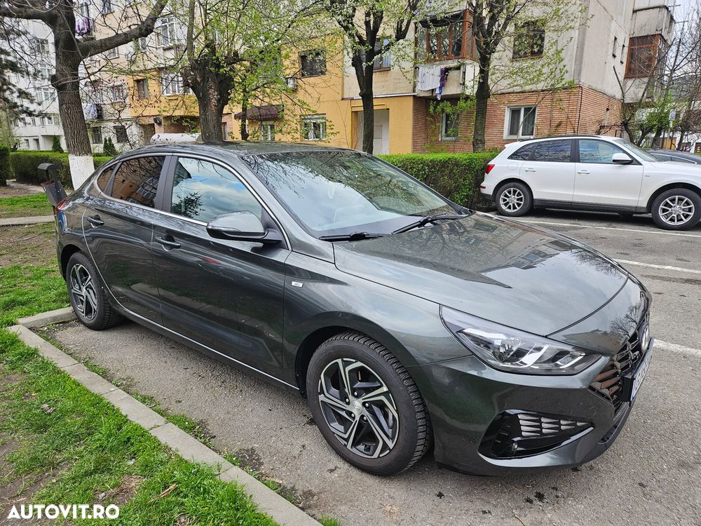 Hyundai i30 1.5 T-GDI 160CP MHEV 5DR M/T Highway - 1