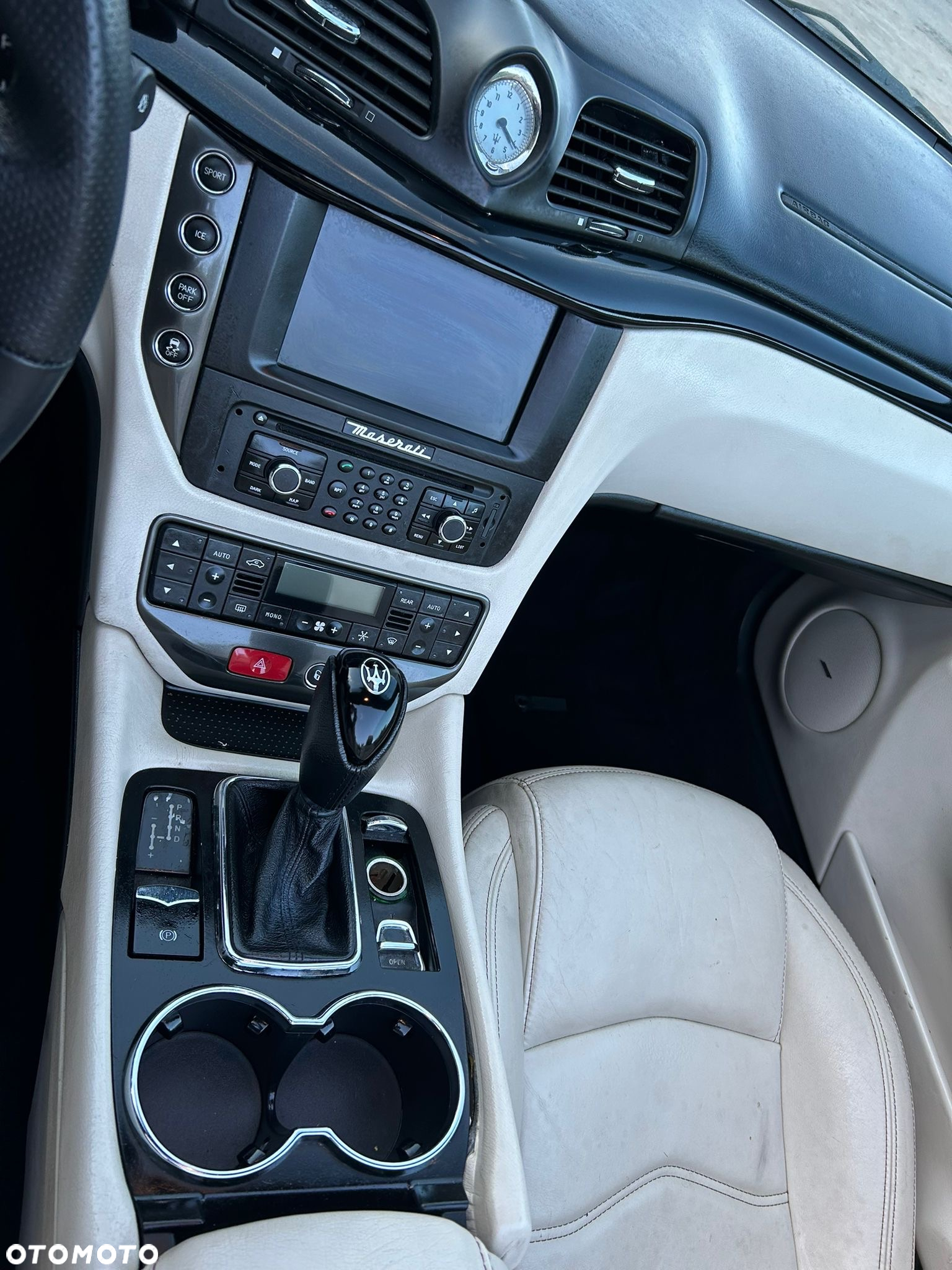 Maserati GranCabrio Sport - 12