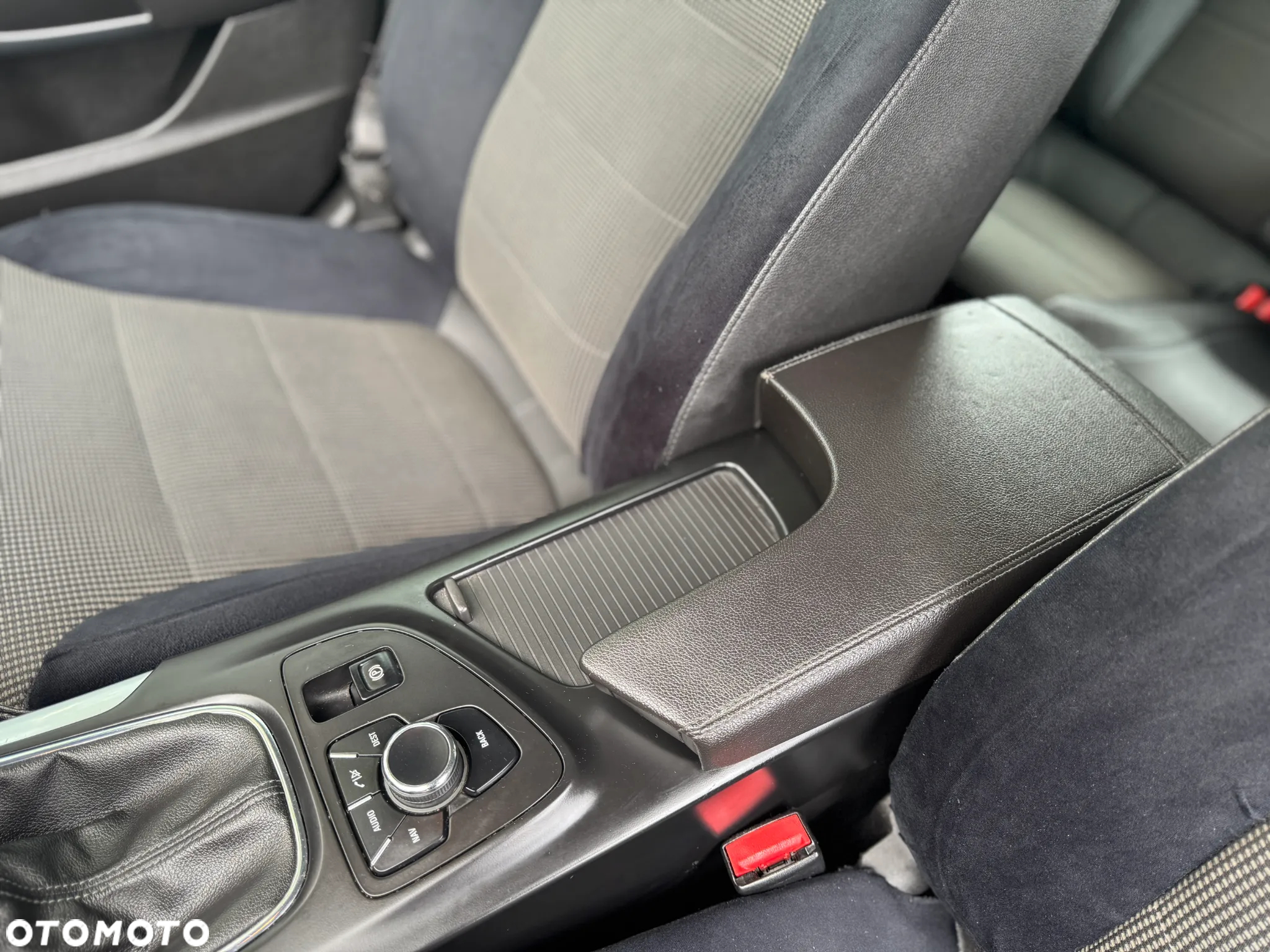 Opel Insignia 1.8 Sports Tourer Cosmo - 21