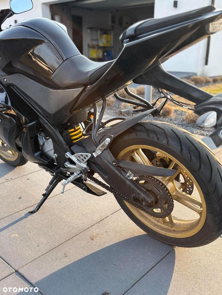 Yamaha YZF - 6