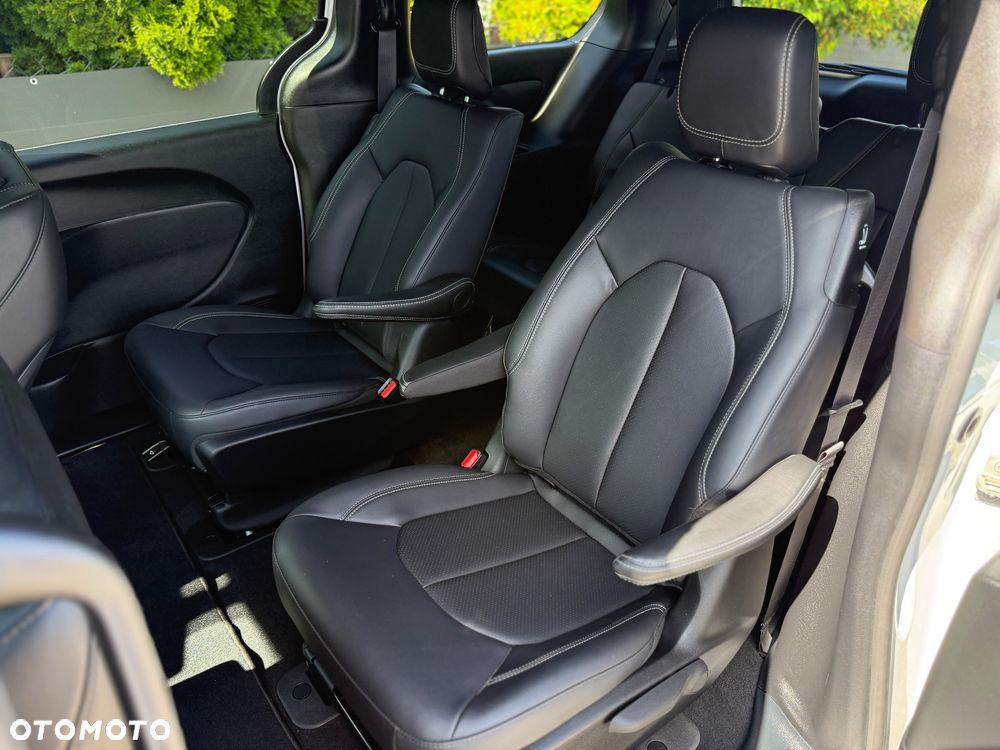 Chrysler Pacifica - 29