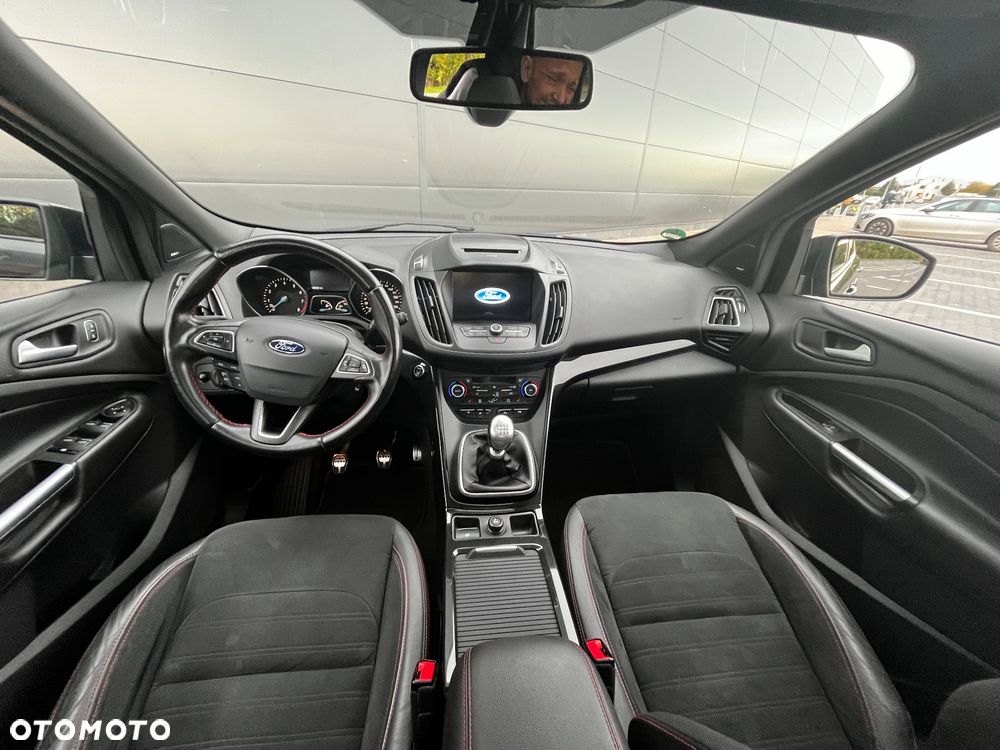 Ford Kuga 1.5 EcoBoost 2x4 ST-Line - 11