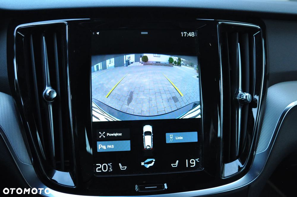 Volvo V60 D4 R-Design - 32