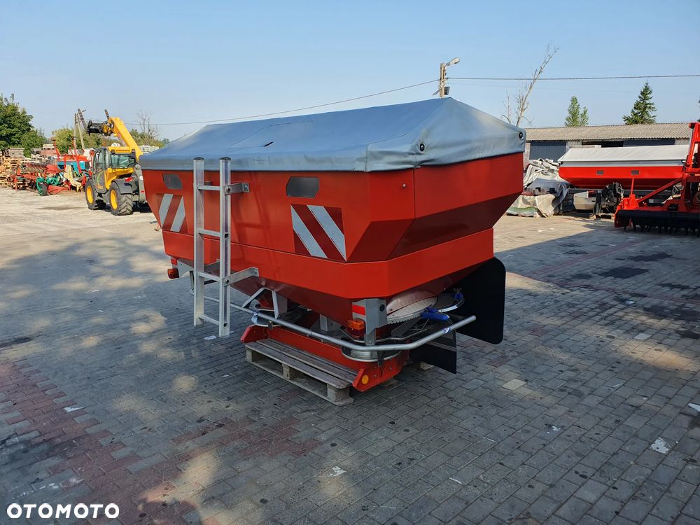 Kuhn Rozsiewacz AXIS 30.1 K 3.000 L - 2