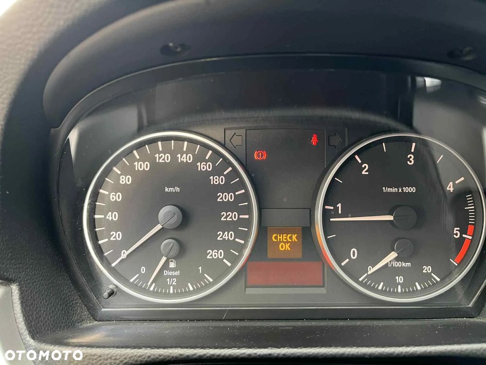 BMW Seria 3 318d - 26