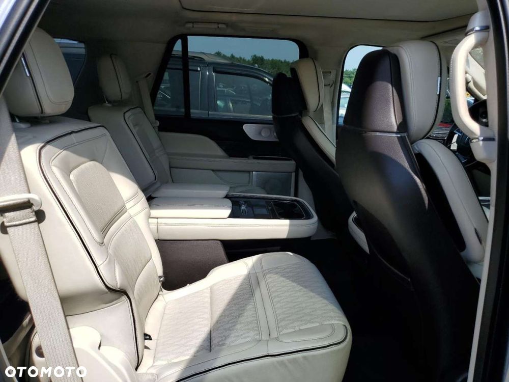 Lincoln Navigator - 12