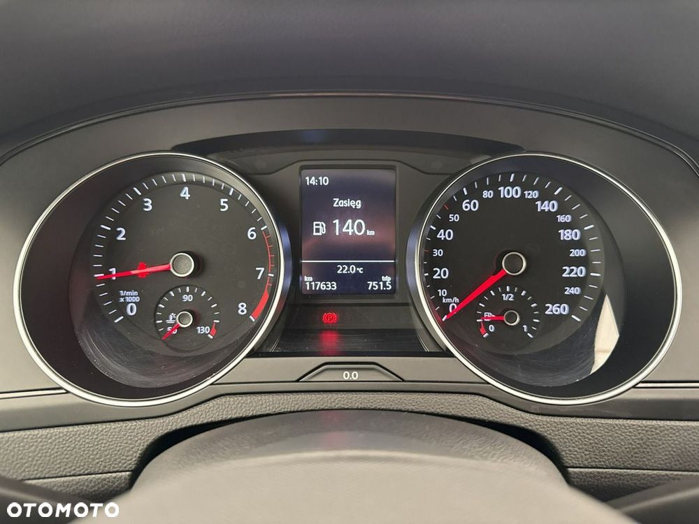 Volkswagen Passat - 16