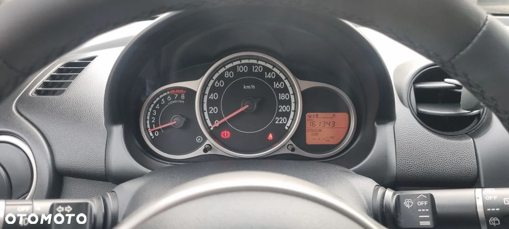 Mazda 2 - 16