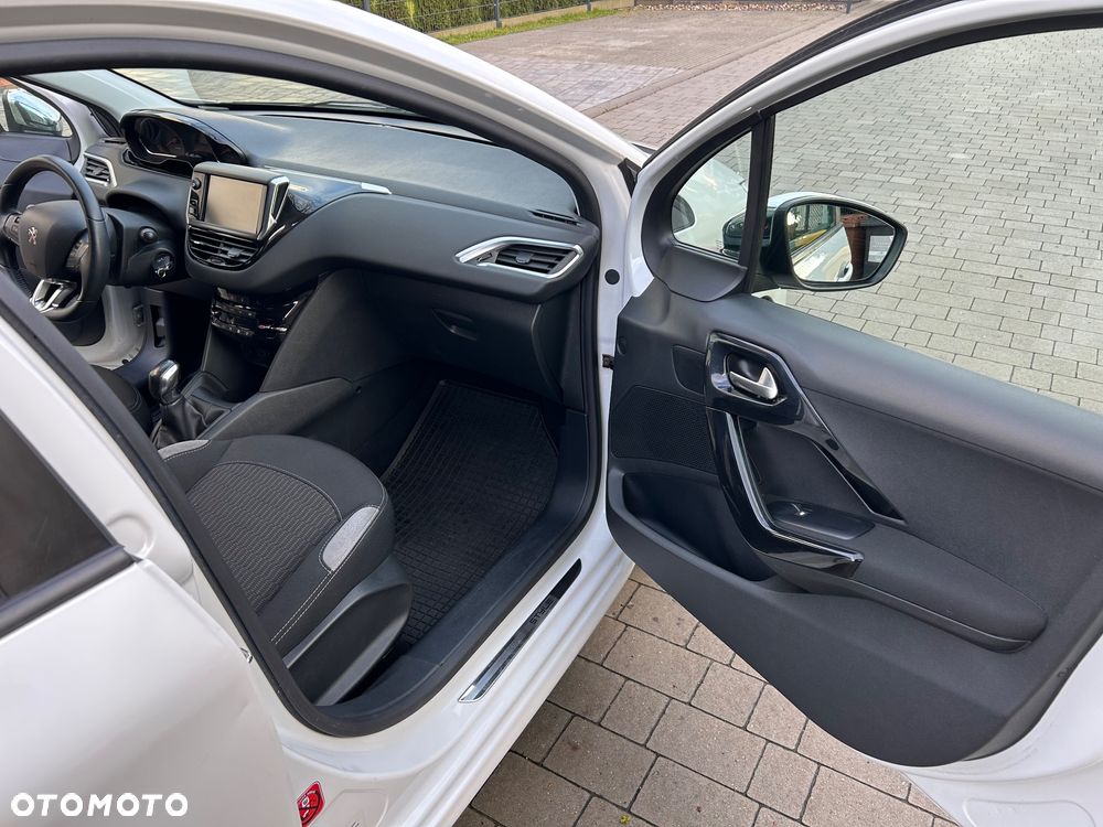 Peugeot 208 1.2 PureTech Style - 18
